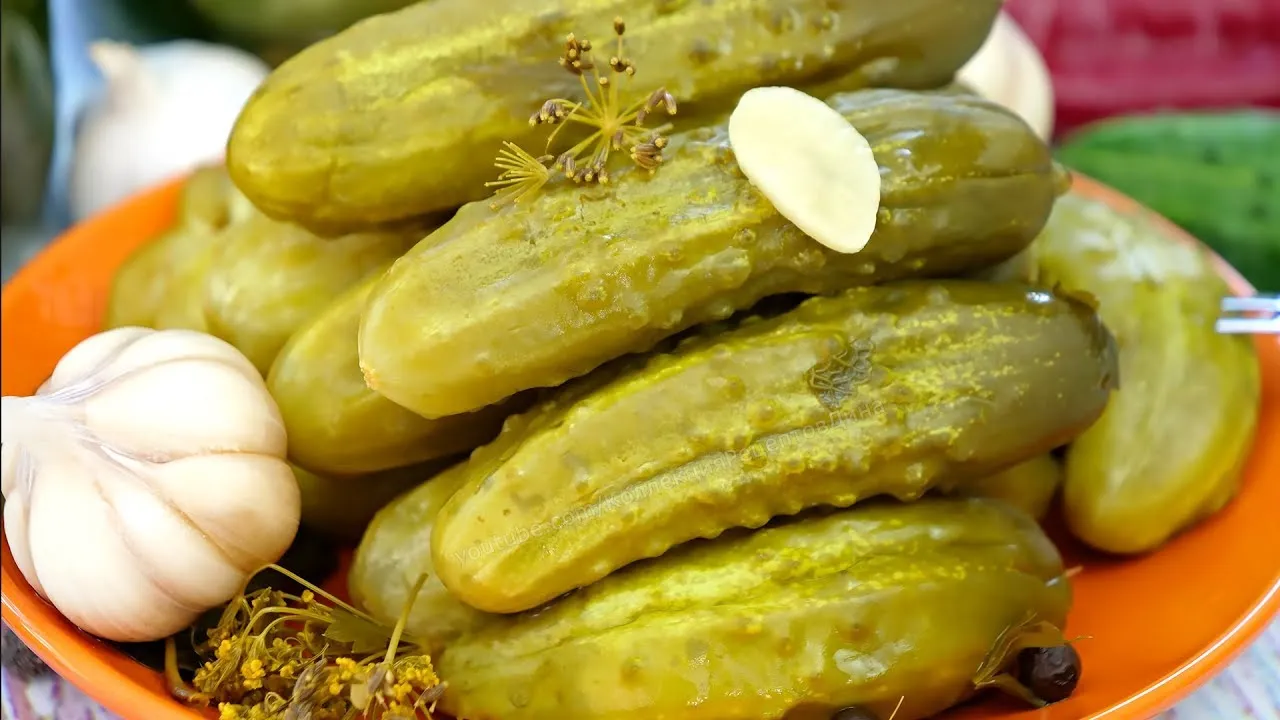 Шарлотка с творогом и яблоками