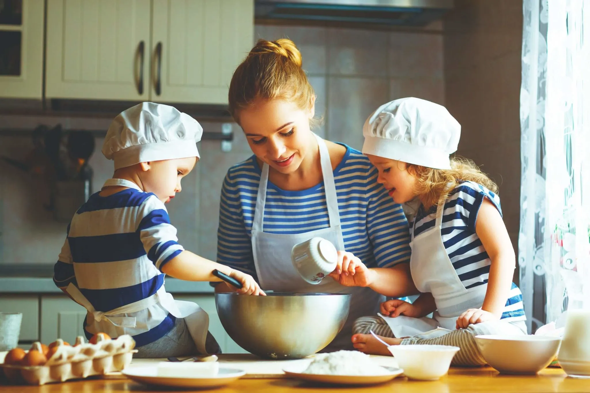 Чем занять ребенка на кухне пока мама готовит