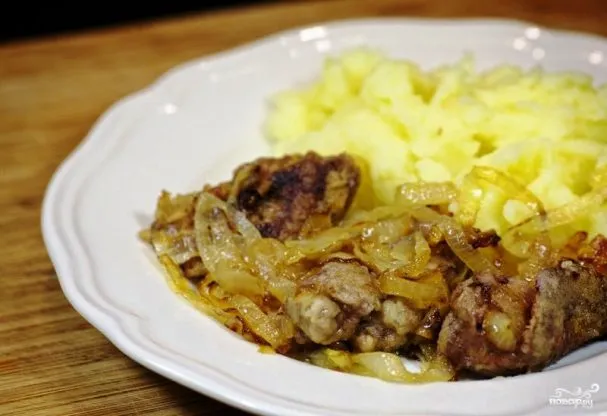 Куриный салат с солеными огурцами