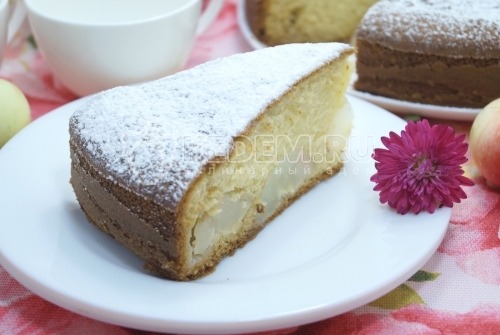 Компот из сушеных яблок и свежих ягод