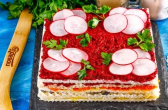 Селедка под шубой на вафельных коржах