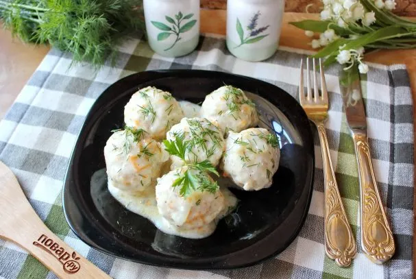 Салат с курицей и кириешками