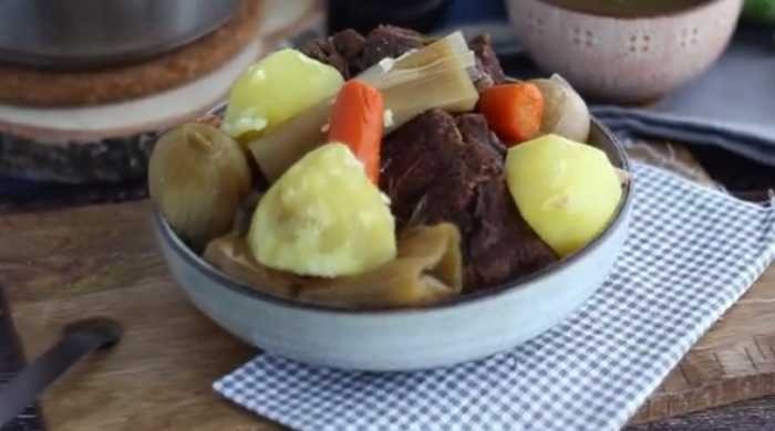Лепешки с сыром и с зеленью на сковороде