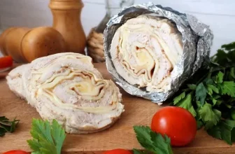 Отварной куриный рулет