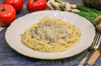 Макароны в сливочном соусе с грибами и сыром дор блю