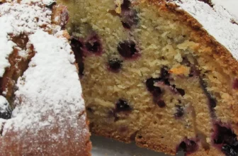Недорогой ПИРОГ на кефире — Влажный и ОЧЕНЬ ВКУСНЫЙ (съедается быстрее чем готовится)