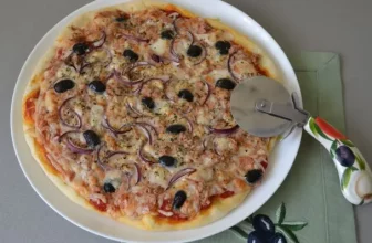 Пицца с рыбными консервами