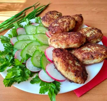 Салат с семгой и крабовыми палочками