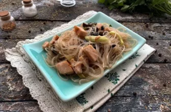 Фунчоза с копченой курицей