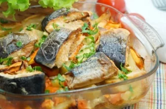 Горбуша с картофелем и овощами в духовке