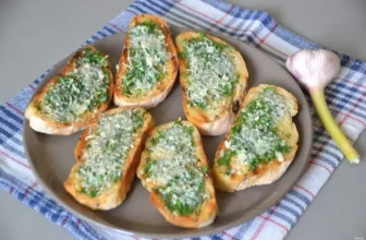 Хлеб с чесночным маслом