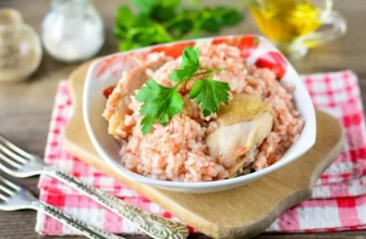 Курица с рисом в томатном соусе