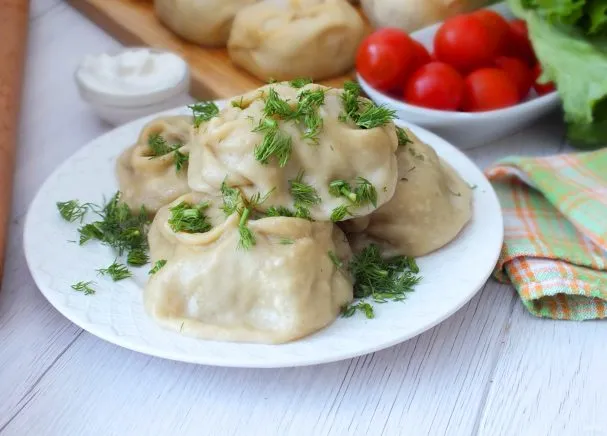 Салат с курицей и картофельной соломкой