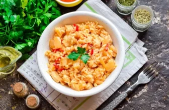 Плов с курицей и ананасом