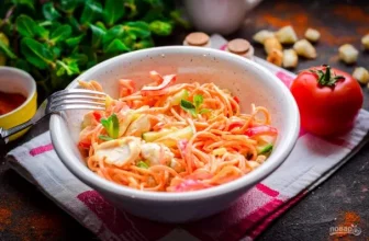 Салат из корейской моркови, курицы и перца