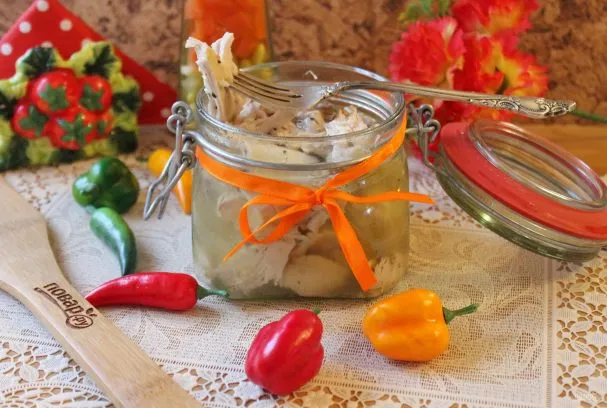 Салат «Каприз» с курицей и грибами