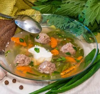 Вареные раки с горчицей