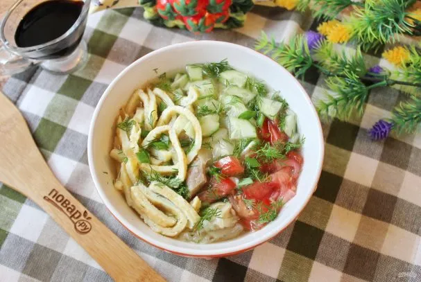 Салат с копченой курицей и авокадо