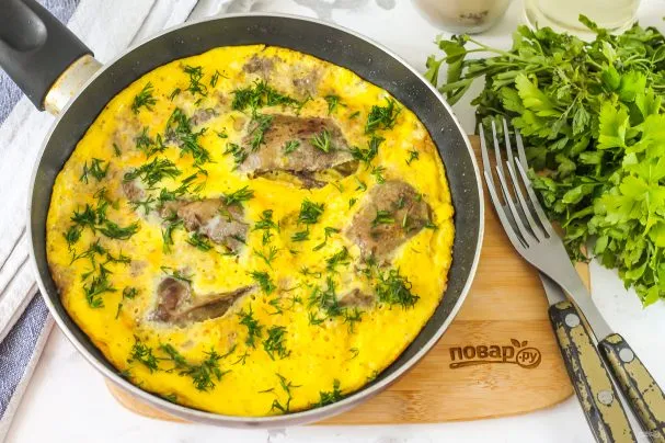 Салат с куриной грудкой и яйцами