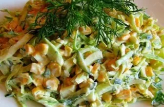 Салат из молодой капусты с кукурузой