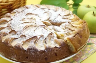 Шарлотка на сметане