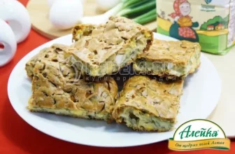 Весенний наливной пирог с зеленым луком и яйцами
