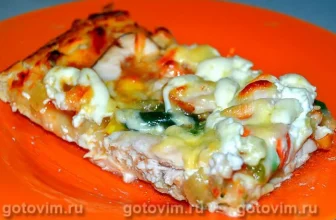 Пицца с сыром и копченой курицей
