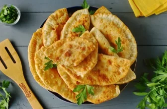 Чебуреки с луком