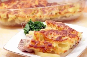 Запеченное мясо с картофелем и сыром